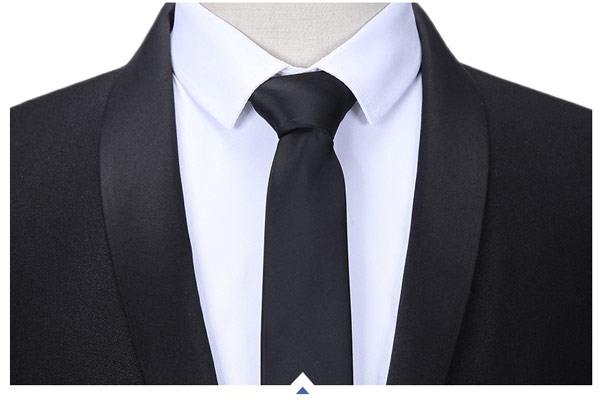 一粒扣青果領商務西裝定制領型細節(jié)特寫圖