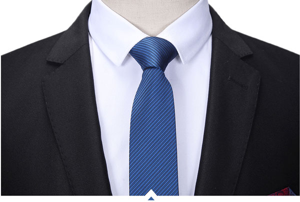 單排一粒扣職業(yè)西裝定做衣領細節(jié)特寫圖